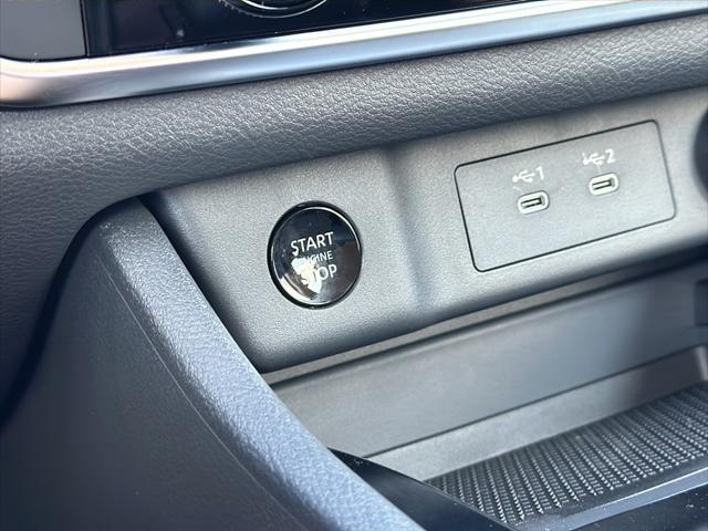 Photo of 2025 Glacier White Nissan Rogue