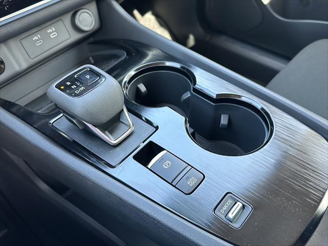 Photo of 2025 Glacier White Nissan Rogue