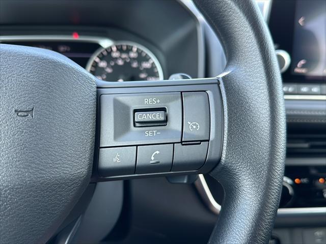 Photo of 2025 Glacier White Nissan Rogue