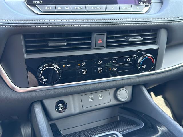 Photo of 2025 Glacier White Nissan Rogue
