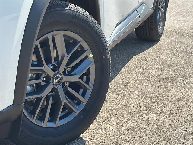 Photo of 2025 Glacier White Nissan Rogue