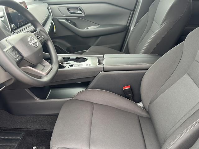 Photo of 2025 Super Black Nissan Rogue