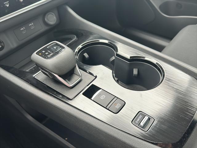 Photo of 2025 Super Black Nissan Rogue