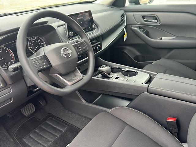 Photo of 2025 Super Black Nissan Rogue