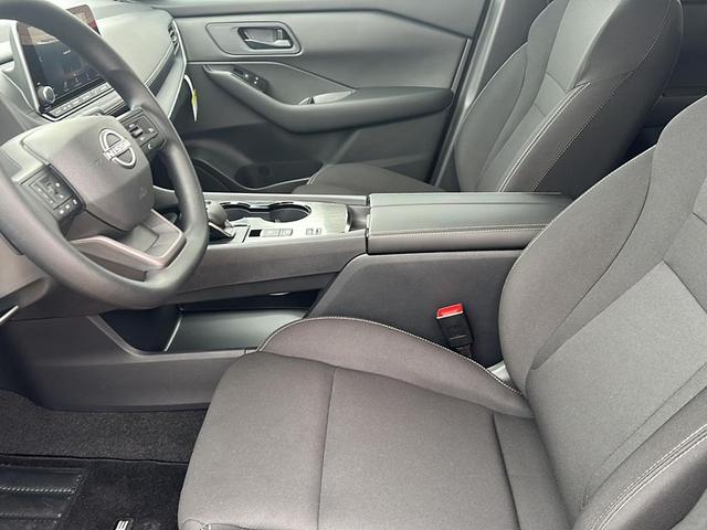 Photo of 2025 Super Black Nissan Rogue