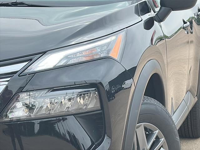 Photo of 2025 Super Black Nissan Rogue