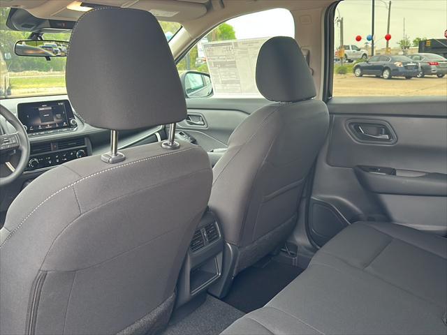 Photo of 2025 Super Black Nissan Rogue