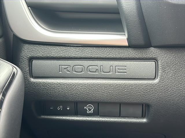 Photo of 2025 Super Black Nissan Rogue