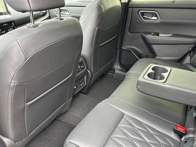 Photo of 2025 Boulder Gray Pearl/Super Black Nissan Rogue