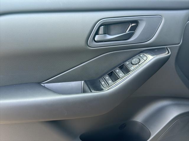 Photo of 2025 Brilliant Silver Metallic Nissan Rogue