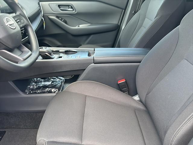 Photo of 2025 Brilliant Silver Metallic Nissan Rogue