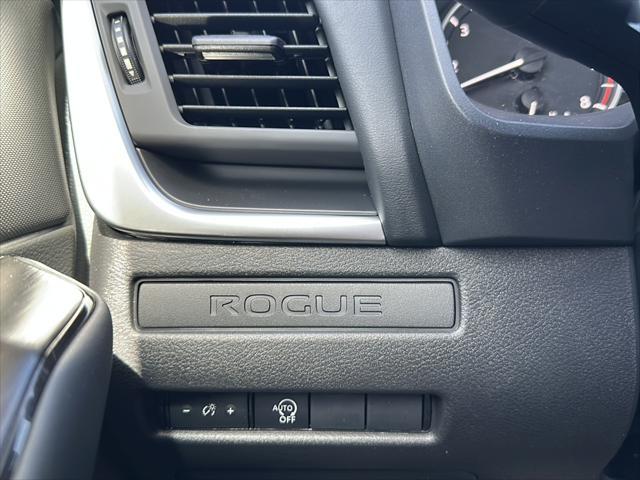 Photo of 2025 Everest White Pearl Nissan Rogue