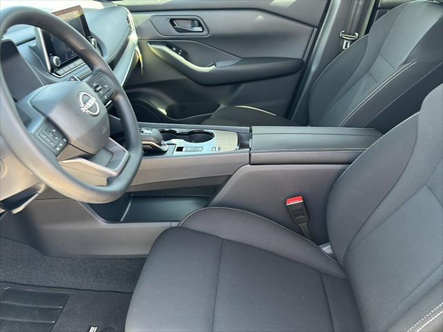 Photo of 2025 Everest White Pearl Nissan Rogue