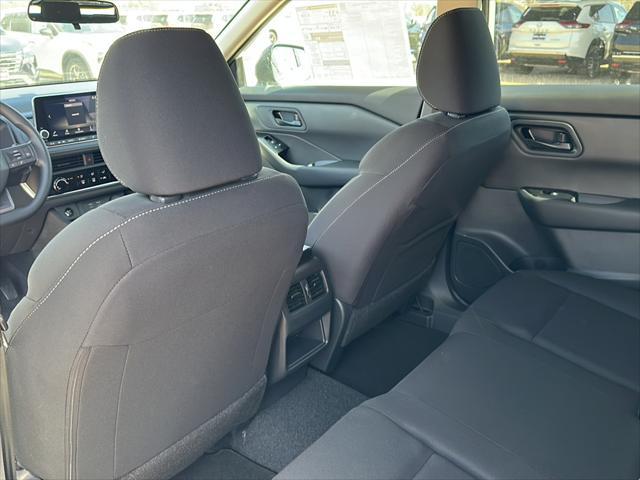 Photo of 2025 Everest White Pearl Nissan Rogue