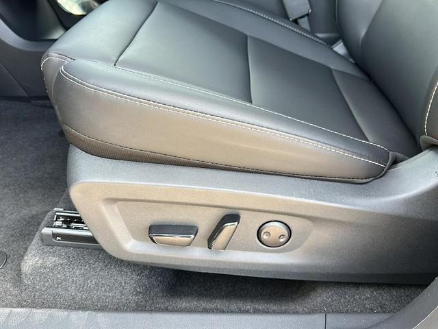 Photo of 2025 Super Black Nissan Murano
