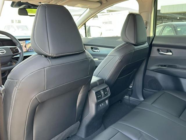 Photo of 2025 Super Black Nissan Murano