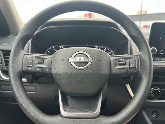 Photo of 2025 Glacier White Nissan Rogue