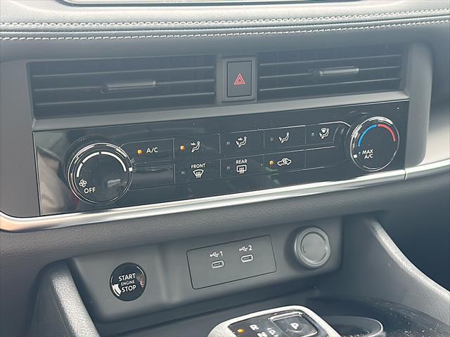 Photo of 2025 Glacier White Nissan Rogue