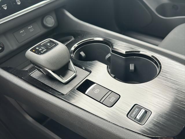 Photo of 2025 Glacier White Nissan Rogue