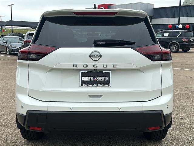 Photo of 2025 Glacier White Nissan Rogue