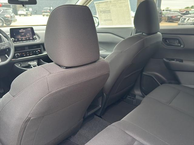Photo of 2025 Glacier White Nissan Rogue