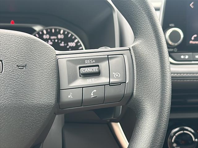 Photo of 2025 Glacier White Nissan Rogue
