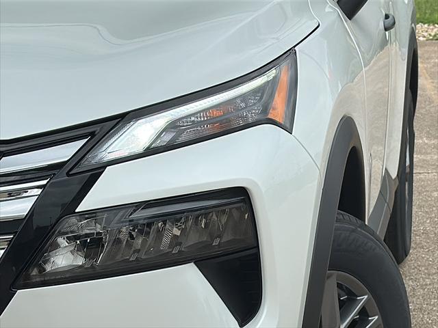 Photo of 2025 Everest White Pearl Nissan Rogue