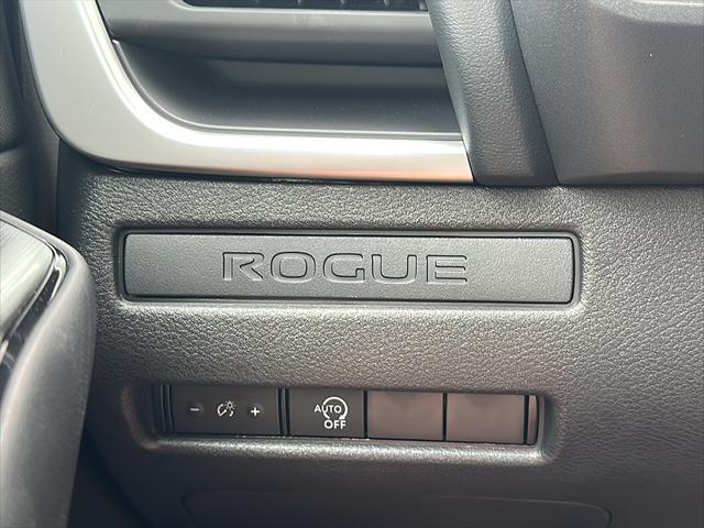 Photo of 2025 Everest White Pearl Nissan Rogue