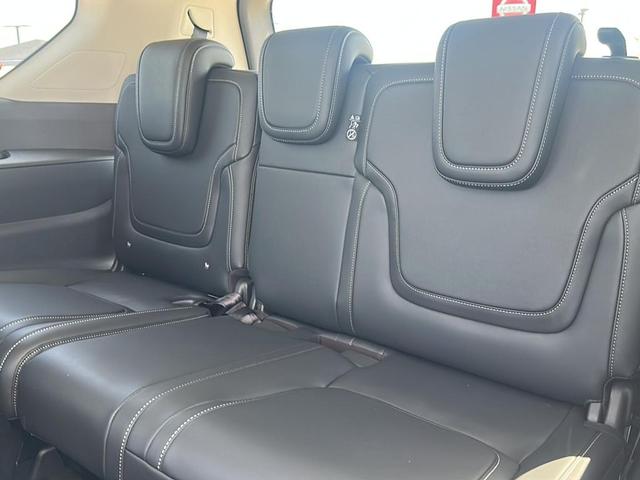 Photo of 2025 Aspen White Tricoat Nissan Armada