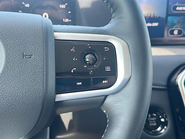 Photo of 2025 Aspen White Tricoat Nissan Armada