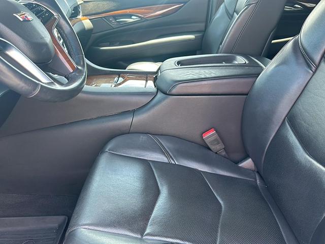 Photo of 2017 Radiant Silver Metallic Cadillac Escalade