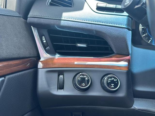 Photo of 2017 Radiant Silver Metallic Cadillac Escalade
