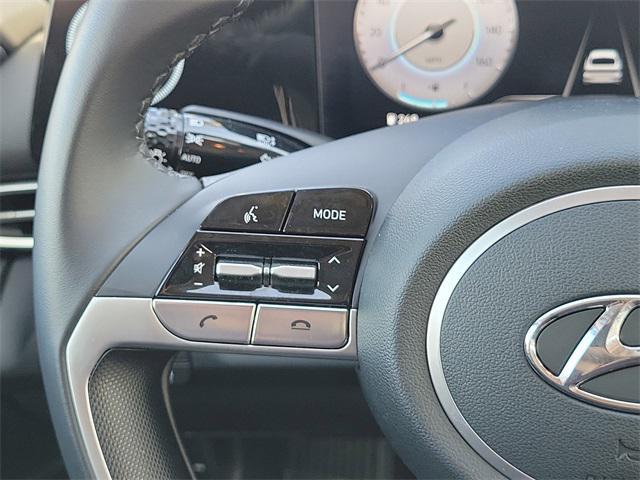 Photo of 2023 Quartz White Hyundai ELANTRA