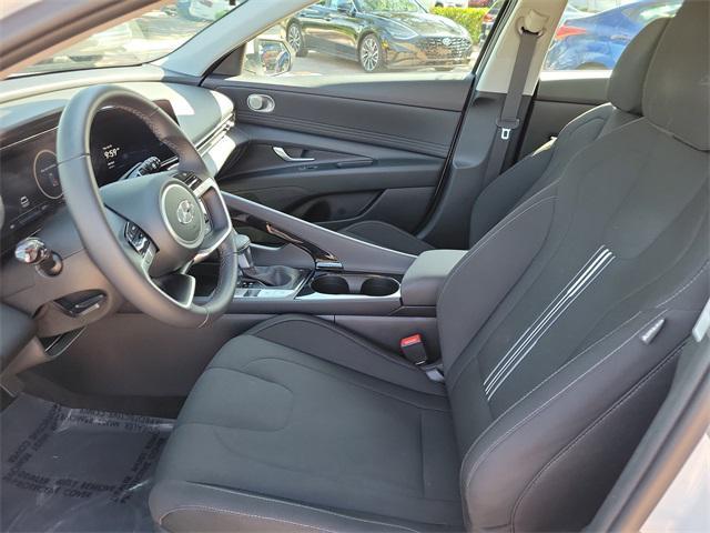 Photo of 2023 Quartz White Hyundai ELANTRA