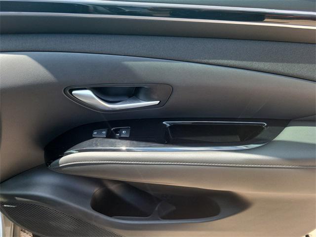 Photo of 2023 Shimmering Silver Hyundai TUCSON
