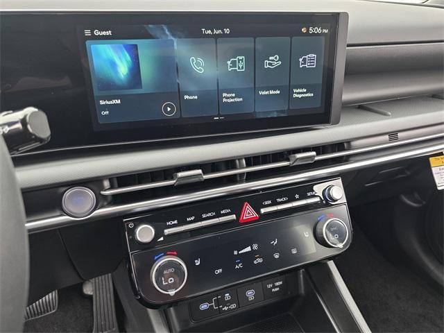Photo of 2025 Phantom Black Hyundai SANTA CRUZ