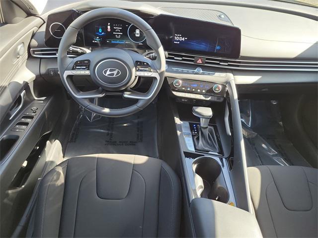 Photo of 2025 Abyss Black Hyundai ELANTRA