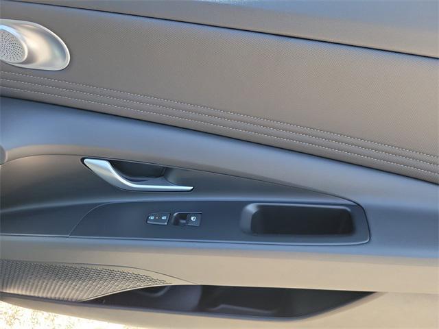 Photo of 2025 Abyss Black Hyundai ELANTRA