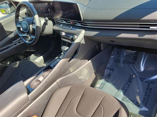 Photo of 2025 Abyss Black Hyundai ELANTRA