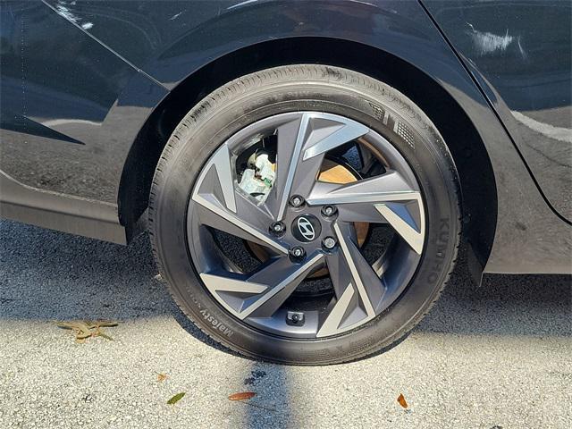 Photo of 2025 Abyss Black Hyundai ELANTRA