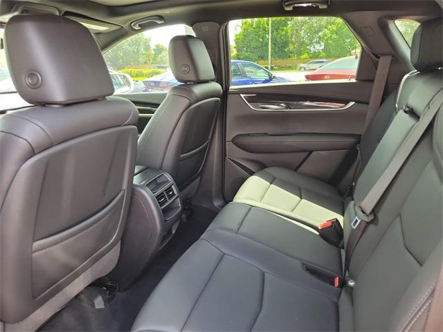 Photo of 2020 Crystal White Tricoat Cadillac XT5