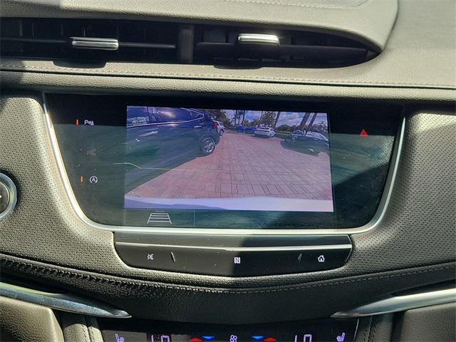 Photo of 2020 Crystal White Tricoat Cadillac XT5
