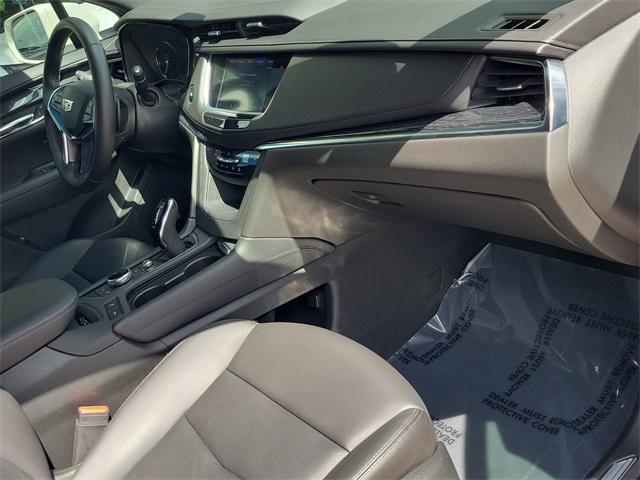 Photo of 2020 Crystal White Tricoat Cadillac XT5