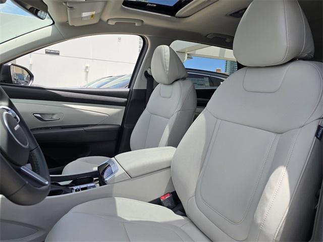 Photo of 2025 Phantom Black Hyundai TUCSON