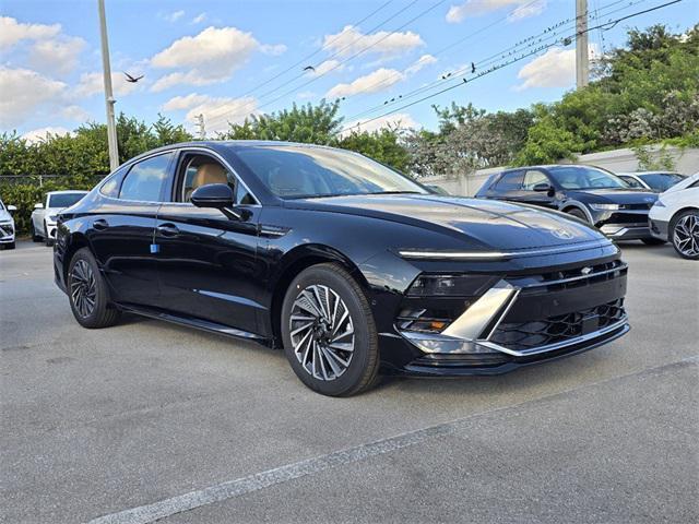 Photo of 2025 Abyss Black Hyundai SONATA Hybrid