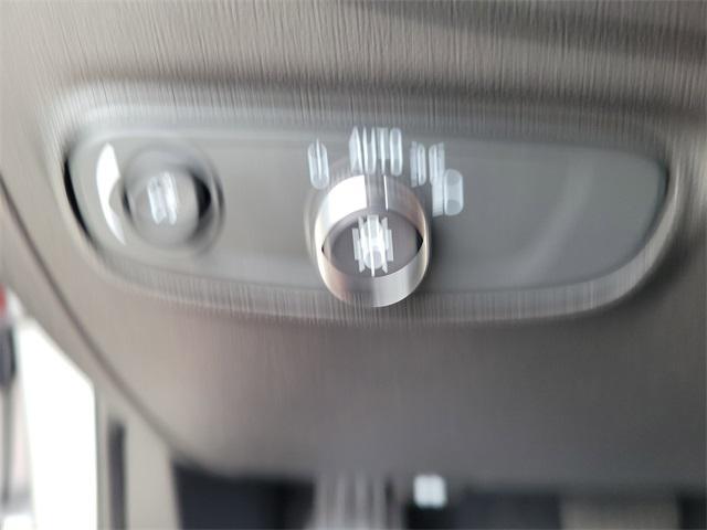 Photo of 2020 Silver Ice Metallic Chevrolet Equinox