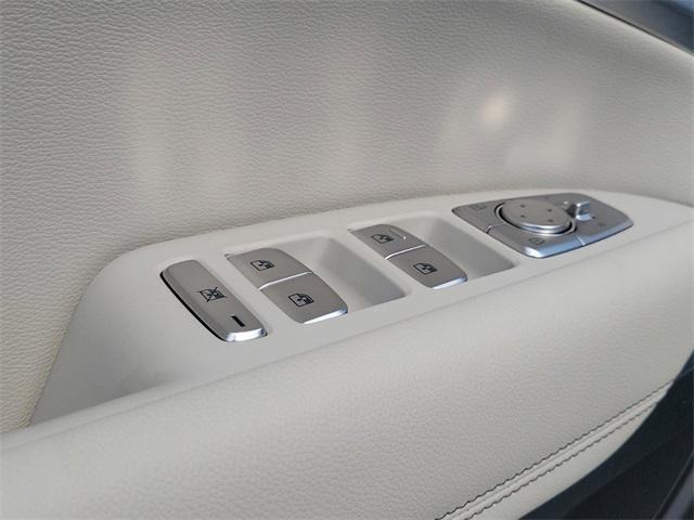 Photo of 2025 Uyuni White Genesis G70