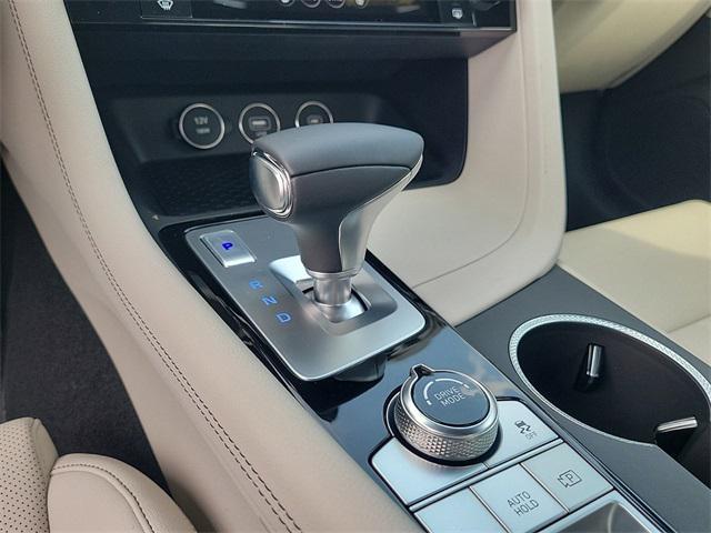 Photo of 2025 Uyuni White Genesis G70