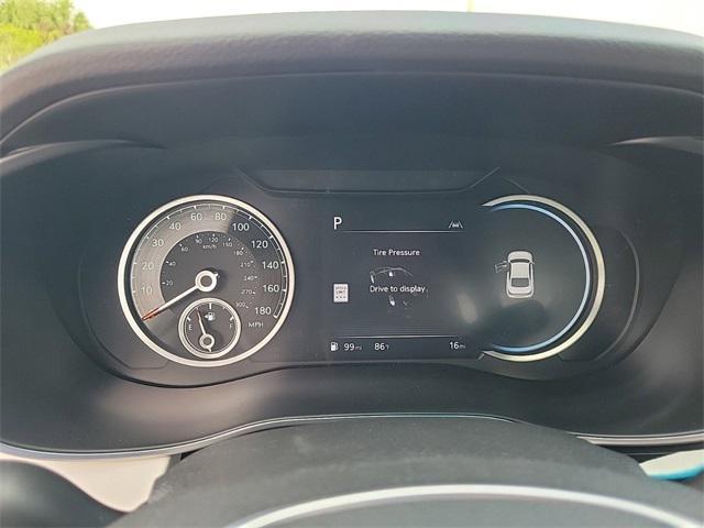 Photo of 2025 Uyuni White Genesis G70