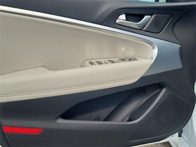 Photo of 2025 Uyuni White Genesis G70